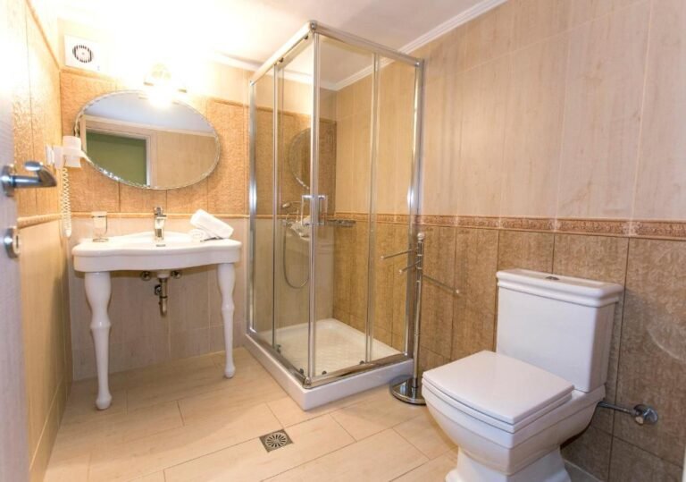 3 One-Bedroom Apartment (4 Adults) 5