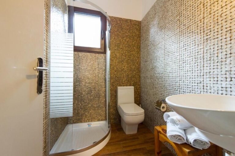 1 Two-Bedroom Apartment (4 adults) with Balcony 1