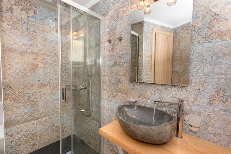6 Deluxe Double Room 1