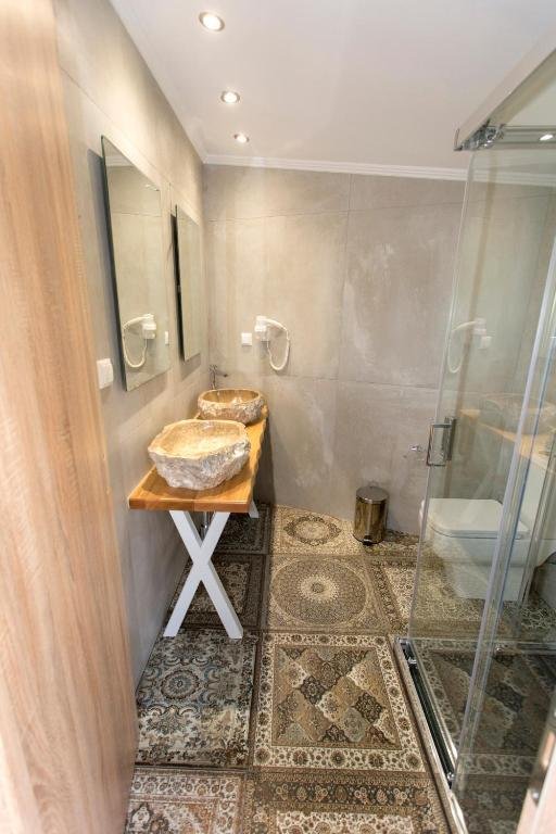 6 Deluxe Double Room 15