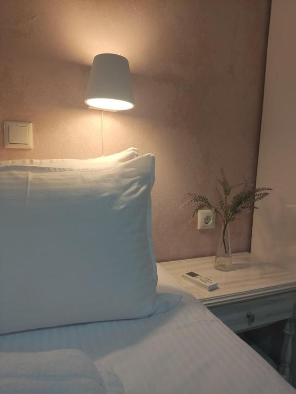 7 Studio with Kitchenette (2 Adults) 1