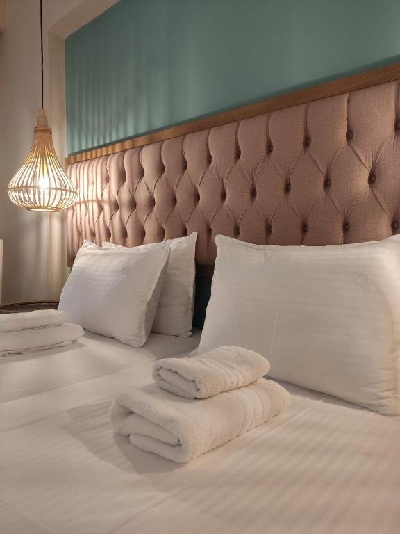 8 Luxury Quadruple Room 11