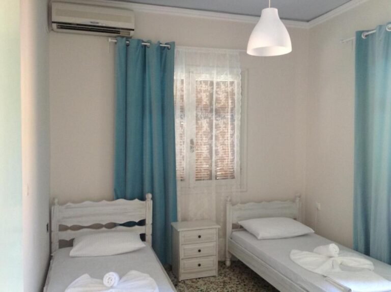 1 Two-Bedroom Apartment (4 adults) with Balcony 4