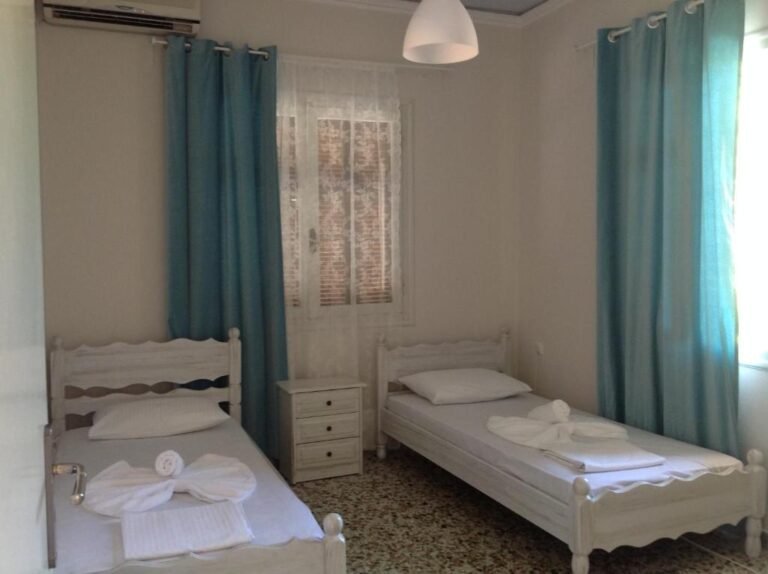 1 Two-Bedroom Apartment (4 adults) with Balcony 5